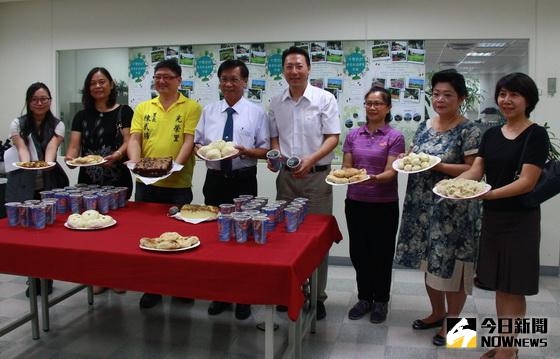 ▲林縣長張議員及里長為中興新村美食旅遊代言推薦。（記者扶小萍攝）