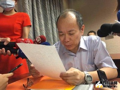 福建省政府主席張景森（圖）24日表示，他是第一個提出要廢省的人，今天卻要為省政府的存在辯護，「對我來說是虐待」，但因省府是憲政機構，需要透過修憲才能解決這個問題。中央社記者陳俊華攝  105年10月24日