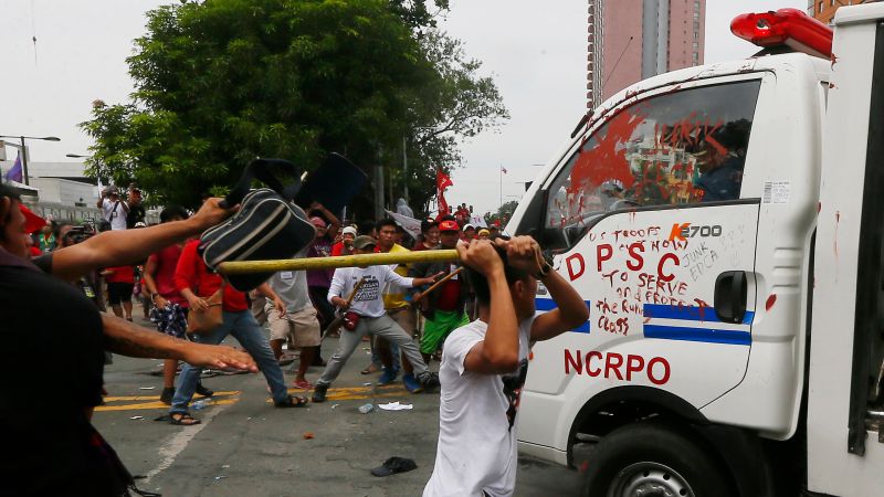 ▲菲律賓反美示威者和警方激烈衝突。（圖／達志影像／美聯社）