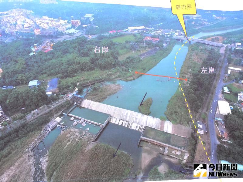 圖說：紅線為八掌溪人行景觀橋預定建設位置。（圖／記者郭政隆攝影）