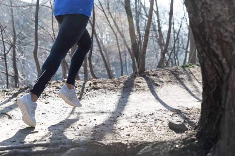 ▲一名32歲男子跑馬拉松突然昏倒，清醒後覺得體力還行，繼續參賽，沒想到跑1公里後再度倒下，送醫發現是急性心肌梗塞。（示意圖／業者提供）