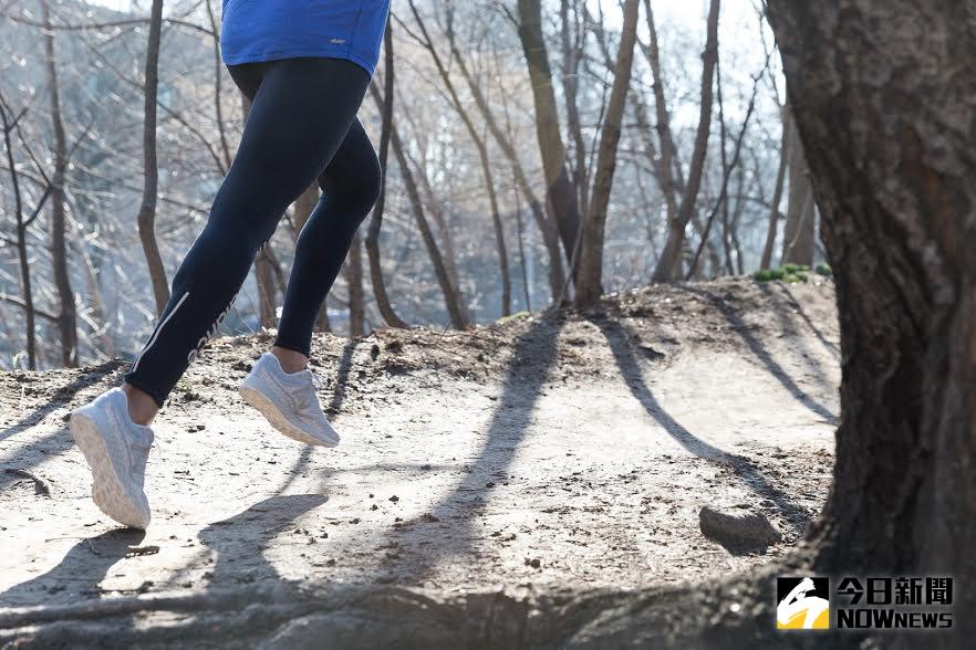 ▲一名32歲男子跑馬拉松突然昏倒，清醒後覺得體力還行，繼續參賽，沒想到跑1公里後再度倒下，送醫發現是急性心肌梗塞。（示意圖／業者提供）