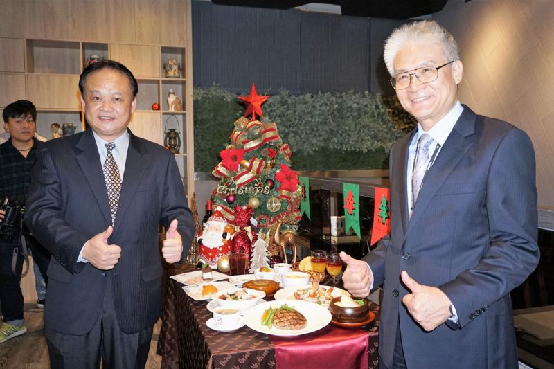 ▲天蔥國際公司營運協理李璉瑋(左)、南紡購物中心行政長廖孟省。