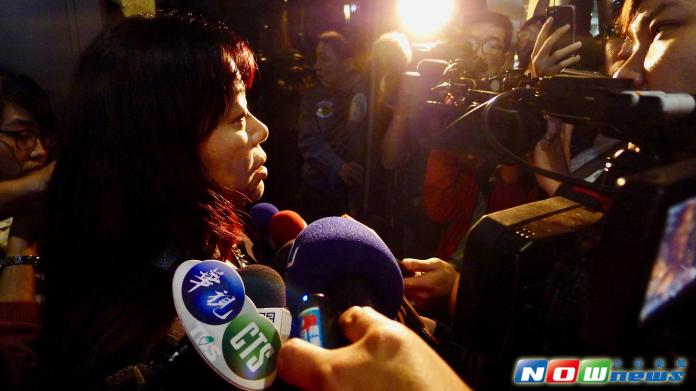 ▲民眾購買復興航空機票，但客服電話打不通，只好親自到興航公司。（圖／記者陳致宇攝影）