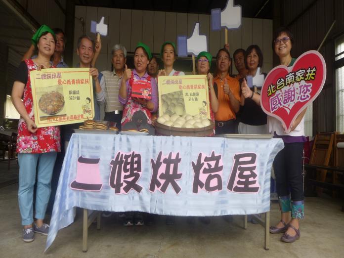 為協助弱勢家庭過寒冬，台南市二嫂烘焙屋製作愛心饅頭義賣募款。