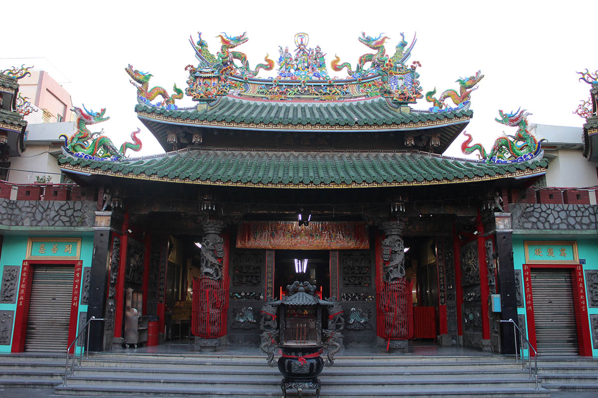 ▲舊城城隍廟積極配合「高雄市政府輔導宗教活動友善環境要點」之環保宗教活動政策。（圖／記者何沛霖攝）