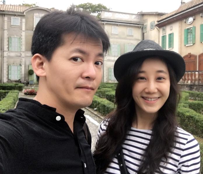 ▲謝哲青偕愛妻娃娃葡萄牙歡度42歲，宣告新書《星空吟遊》誕生。（圖／天下文化，2016.11.18）