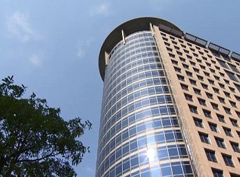 ▲中油公司董事會通過併購東鼎液化瓦斯，並於觀塘工業區投資興建第3座液化天然氣接收站，預計2023年全量營運。圖為中油總部外觀。（圖／中油提供）