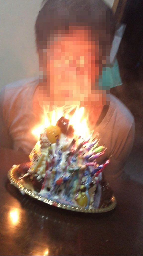 ▲奶奶過生日，蛋糕上插滿蠟燭。（圖／翻攝自2ch）