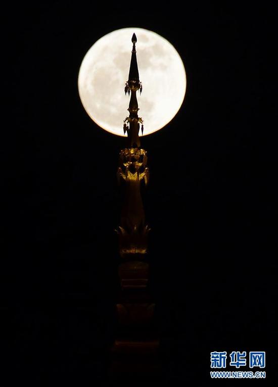 「超級月亮」。