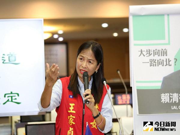 王家貞以國旗提醒賴清德俸祿來自中華民國