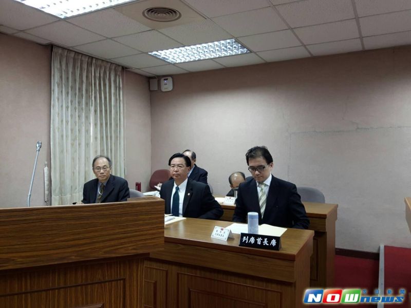 ▲朝野立委質詢時都追問，他何時要真除，「扶正」秘書長？對此，劉建忻（右一）1日表示，「一定不會是我，總統有更好的考量」。（圖／記者邱明玉攝,2016.12.1）