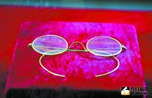 十八世紀歐美雙光眼鏡。