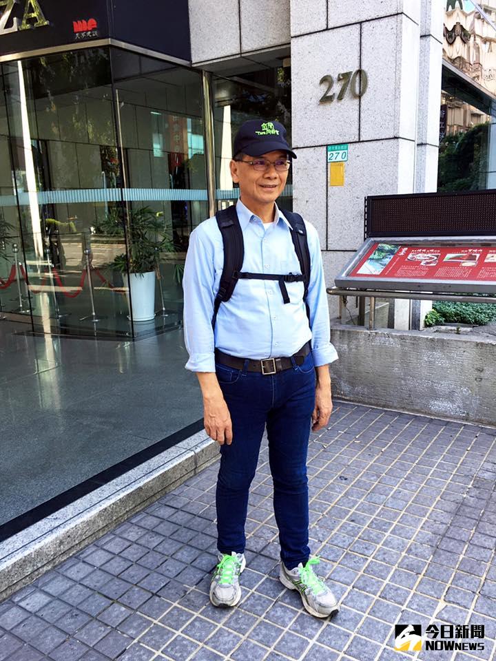 ▲「Pokemon Go」昨日上架後，短時間內便風靡了全台各地無論男女老少的群眾，就連不少政治人物也來湊熱鬧；前行政院長游錫堃7日全副武裝的宣示，「準備出發抓神奇寶貝！」（圖／翻攝自游錫堃臉書）