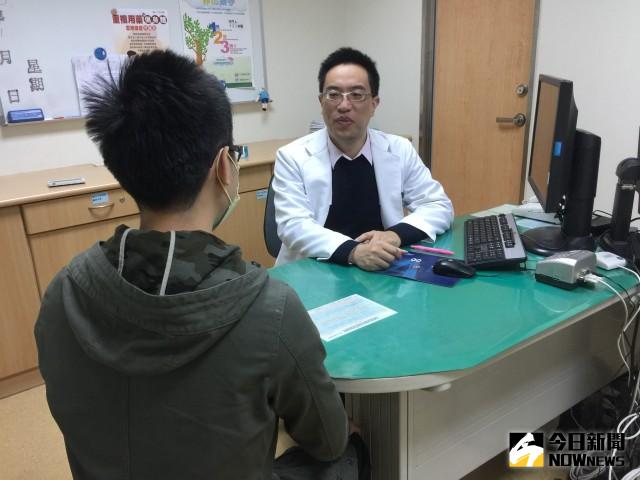 罹患原發性頭痛病例，做愛時就會發生頭痛，大甲光田醫院神經內科  醫師楊鈞百一連接獲倆例，數週服藥治療後，頭痛皆獲得改善。記  者陳榮昌／攝