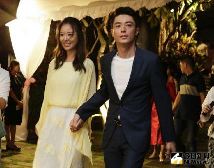 ▲林心如（左）與霍建華今在峇里島舉行婚禮。（圖／翻攝自娛樂有飯微博，2016.07.31）