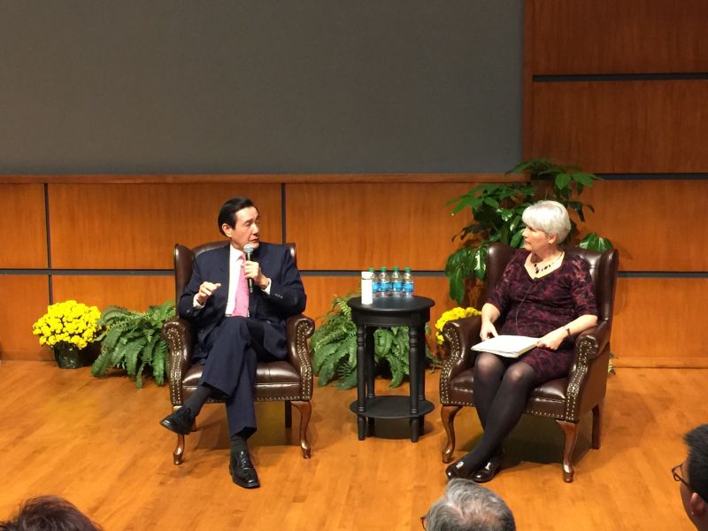 ▲前總統馬英九訪美，與華府智庫「外交政策研究中心」資深研究員任雪麗對談。（圖／馬前總統辦公室提供,2016.11.20）