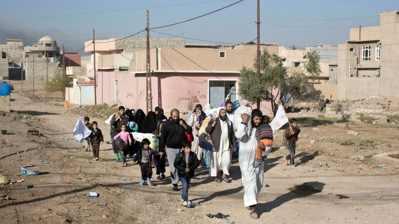 ▲伊拉克政府軍與IS交戰，摩蘇爾戰場驚現平民揮舞白旗。（圖／達志影像／美聯社）