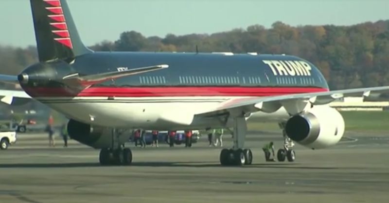 ▲霸氣飛抵華盛頓，川普搭私人飛機與歐巴馬會面。（圖／翻攝自CNN）