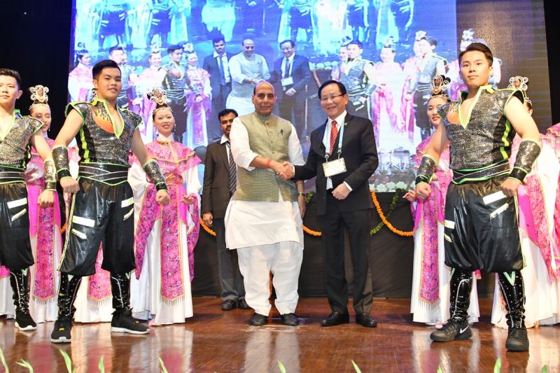 ▲印度內政部長Rajnath Signh舉辦歡迎茶會，並與FOWPAL會長洪博士及展演人員合照。（圖／翻攝自太極門氣功養生學會）