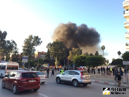 ▲土耳其第4大城阿達納在當地時間8點發生爆炸，火勢劇烈警消緊急趕往現場處理。（圖／翻攝自CNN Turk）