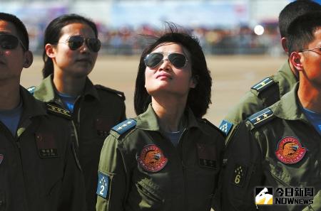 余旭父母趕到部隊，堅持睡女兒床，一夜未眠。