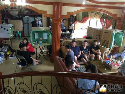 警政署刑事警察局21日與菲國調查局聯手在菲國宿霧市破獲可疑電信詐騙基地，逮捕24人，包括19名台灣人。（刑事局駐菲聯絡官提供）中央社記者林行健馬尼拉傳真   105年11月21日