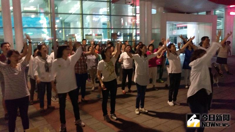 ▲有近百位素人歌手，將於本週六（26日）從員林、二水、集集縣的車埕等車站進行「快閃唱民歌」表演。（圖／記者鄧富珍攝）