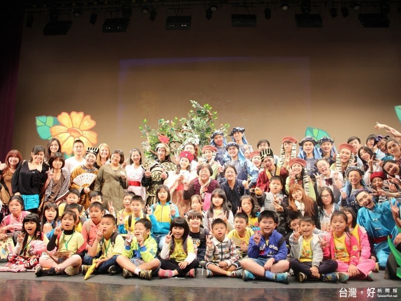 ▲藝術滿城香活動，安排4年級的孩子有幾會欣賞高水準的藝術表演。（圖／記者黃村杉攝）。