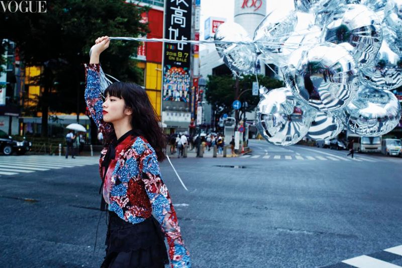 ▲小松菜奈登上台灣時尚雜誌封面。（圖／VOGUE雜誌提供）