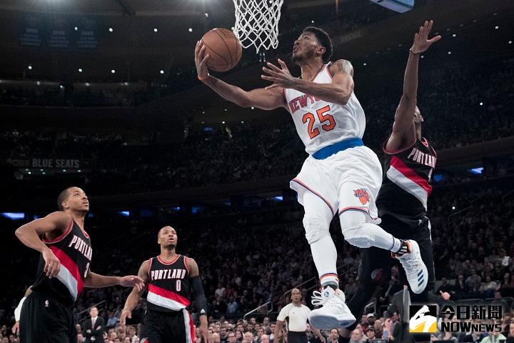 ▲Derrick Rose（白色25號）展現招牌大拉桿上籃。（圖／美聯社／達志影像）