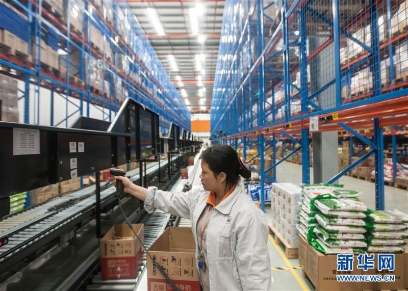 「雙十一」前的阿里巴巴菜鳥網路，全自動智慧倉儲基地。