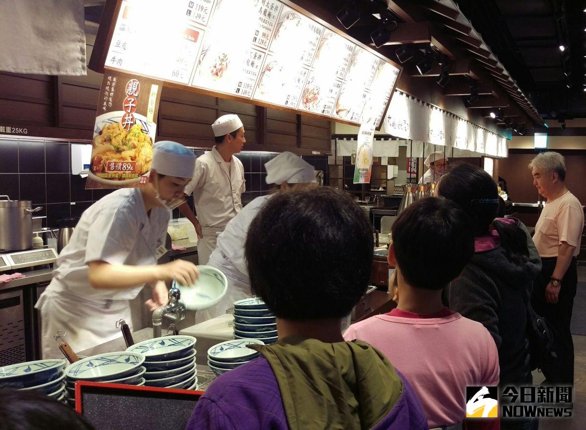 ▲連鎖烏龍麵品牌「丸龜製麵」於2013年在台灣登場，濃郁的湯頭及Q彈的麵條瞬間獲得許多顧客喜愛。（圖／公關照片）