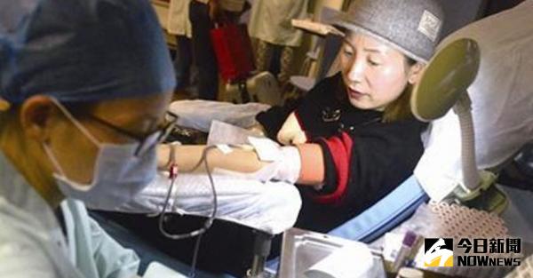 ▲這名女子擁有罕見的類孟買O型血。（圖／翻攝自網路）