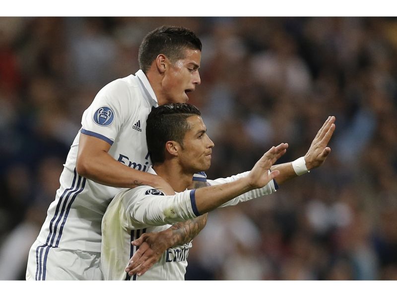 Faustino Asprilla認為James Rodriguez（左）被皇家馬德里隊友Cristiano Ronaldo（右）帶壞。（圖／美聯社／達志影像）