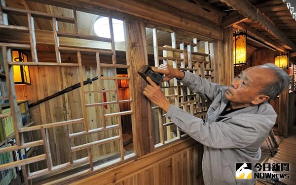 貴陽73歲老人彭哲俊是一名經驗豐富的木匠。