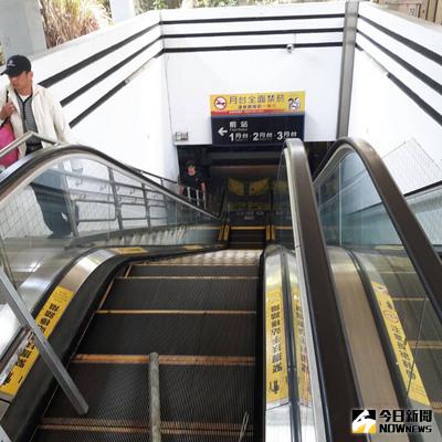 花蓮火車站後站3日上午疑似手扶梯故障，造成11名民眾受傷，無生命危險，已送醫治療。（民眾提供）中央社記者李先鳳傳真 105年5月3日
