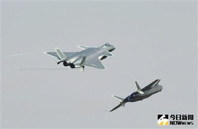 殲20珠海航展首秀，空軍多款高新武器成體系亮相。