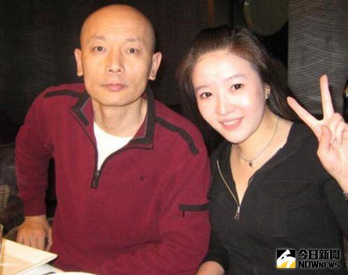 1987年，葛優和賀聰在家人和朋友的祝福下辦理了簡單的婚禮，賀聰婚後辭掉工作做丈夫的助理。