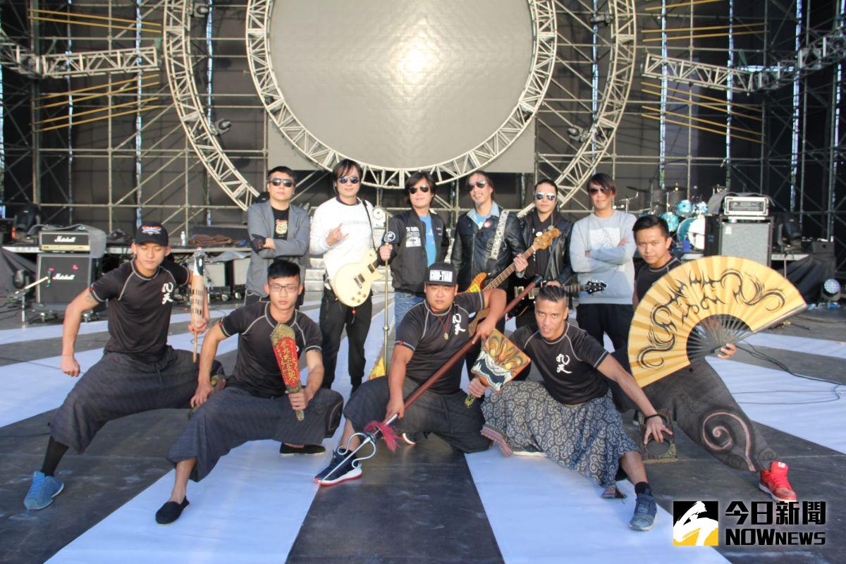 ▲與九天民俗技藝團的合作，董事長樂團保證獨一無二，放話要觀眾好好期待。（圖／中天提供，2016.12.30）