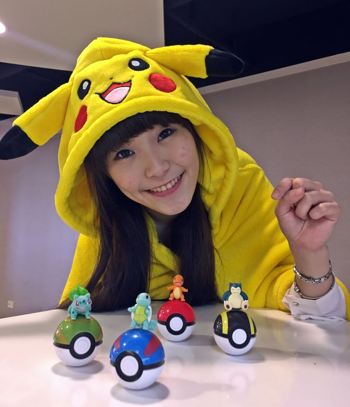 ▲全家便利商店推出精靈寶可夢歡樂大集合活動，祭出寶可夢不倒翁、皮卡丘暖暖毯，以及掛脖包等商品，滿足粉絲蒐集樂趣。（圖／全家提供）