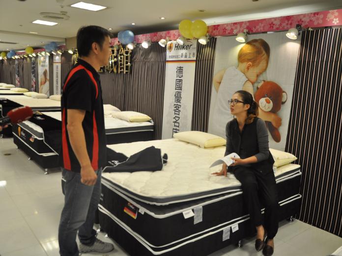 ▲台南大遠百推出名床家具歲末回饋展售會。