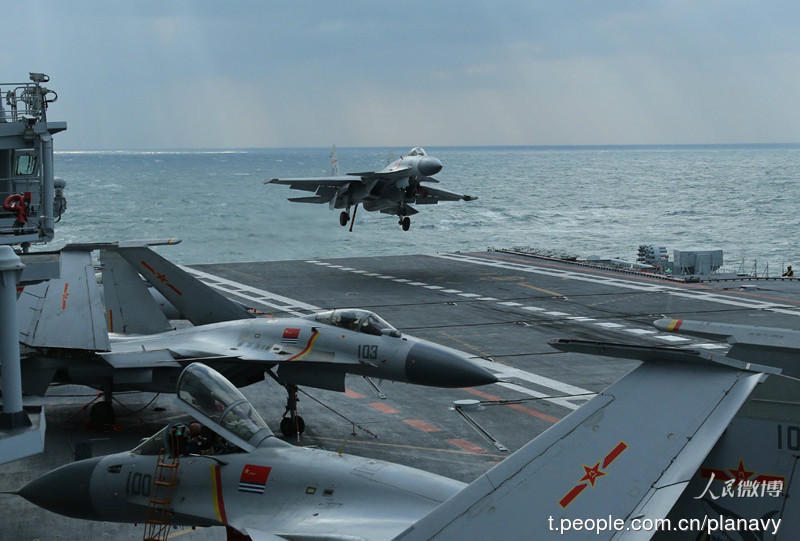 ▲大陸遼寧艦首度突破第一島鏈，前往西太平洋演訓。（圖／翻攝自人民網微博）