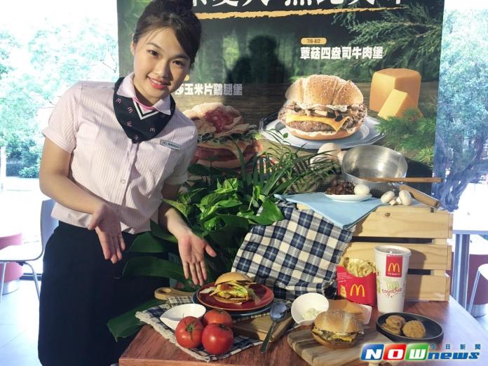 ▲搶攻暑假速食商機，麥當勞將自6月22日率先推出莎莎玉米片雞腿堡，7月6日以蕈菇四盎司牛肉堡接力，滿足消費者喜愛嘗鮮、求新求變的口味。（圖／記者彭夢竺攝，2016.6.21）