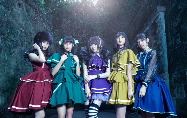 ▲佐藤麗奈\\(中\\)現自組偶像團體「マジカル・パンチライン」活動。（圖／翻攝自推特）