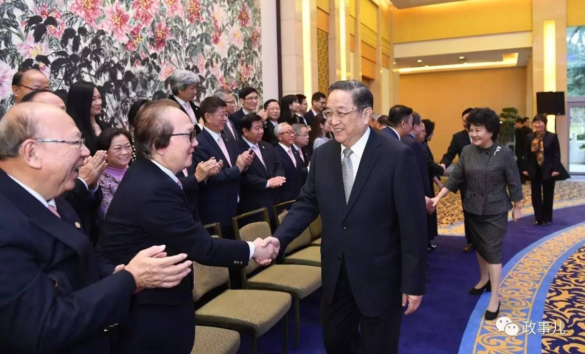 中央政治局常委、全國政協主席俞正聲12月13日在釣魚台國賓館，會見了香港潮州商會參訪團。