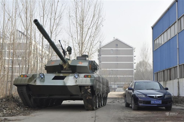 高手在民間，手工打造1：1模擬99式坦克。