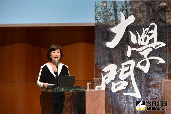 龍應台10月7日在香港媒體與香港大學推出的《一首歌，一個時代》講座上發表演講。