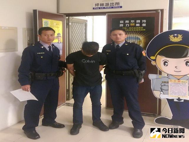 ▲少年車手被捕。（圖／林重鎣攝）