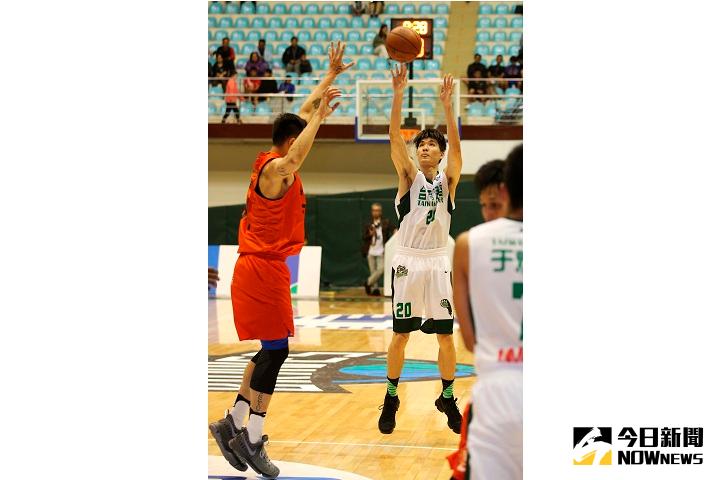 ▲台啤周伯勳（投籃出手者）拿下第四周最佳球員。（圖／籃協提供）